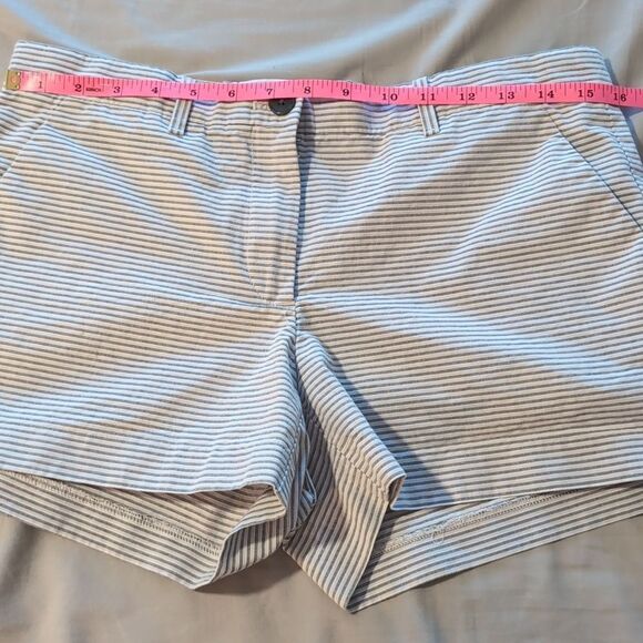 Khakis by Gap Summer Shorts Ladies 4 R - Picture 9 of 9